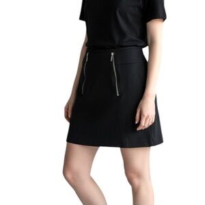 Willi Smith mini skirt Black Women’s size 4 Silver zipper accents